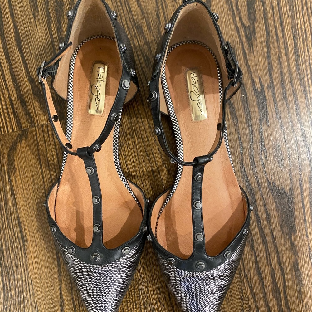 Halogen T strap flat